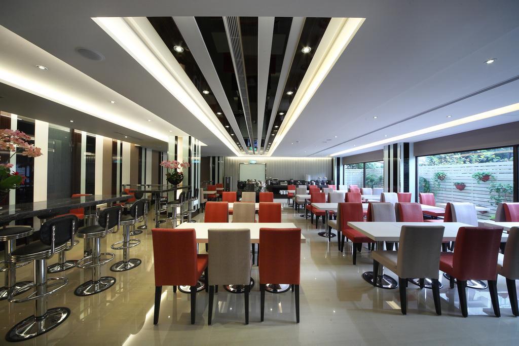 宜都大飯店 Idol Hotel Каосюн Екстериор снимка